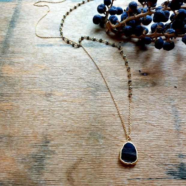 Hanka IN ilgas kaklo papuošalas su jolitu ir hyperstone